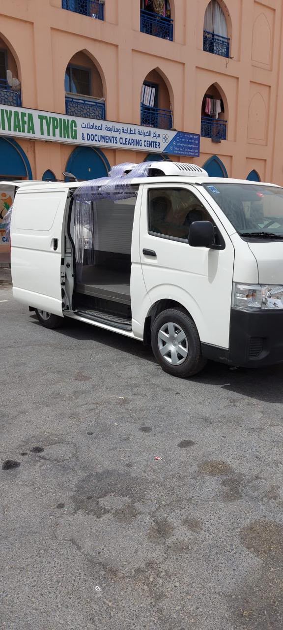 Standard roof van parked outdoors, ideal for compact temperature-sensitive deliveries across Dubai, Abu Dhabi, Ajman, and Sharjah with reliable refrigerated van rental services.